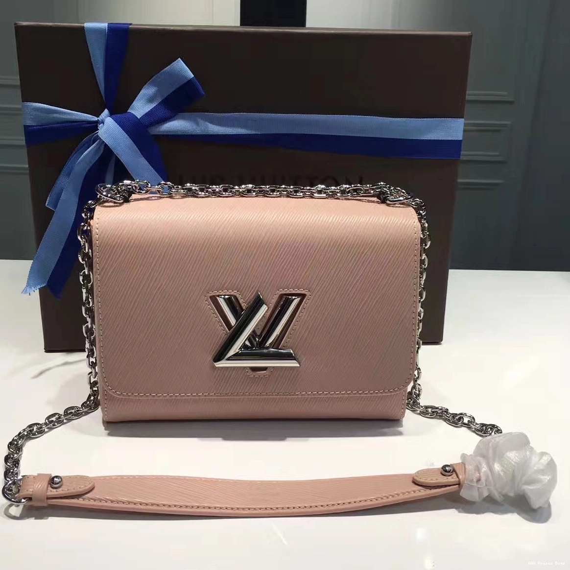AAA Replica Ru Vuitton Twist Louis 0801